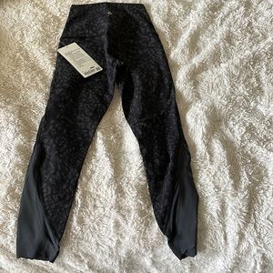 Brand new never worn lululemon wunder under hr crop 23”